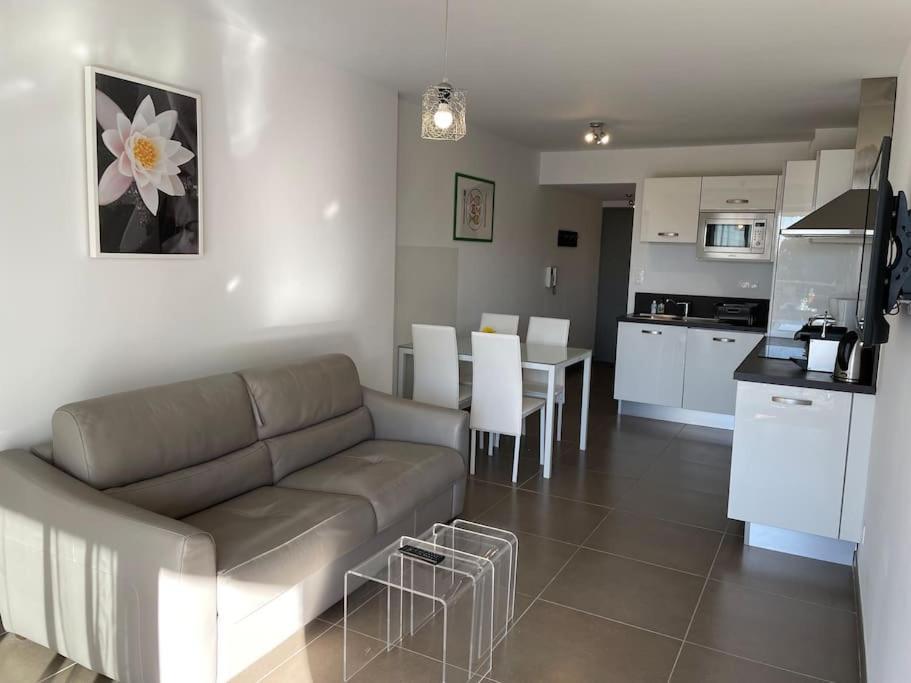 17 - Appartement Neuf, Parking Terrasse Et Jolie Vue Bandol Luaran gambar