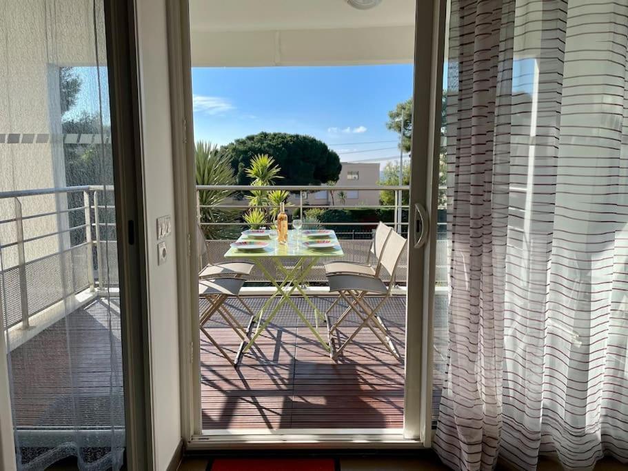 17 - Appartement Neuf, Parking Terrasse Et Jolie Vue Bandol Luaran gambar