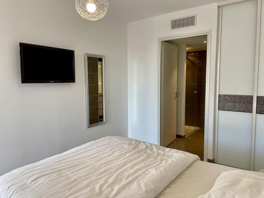 17 - Appartement Neuf, Parking Terrasse Et Jolie Vue Bandol Luaran gambar