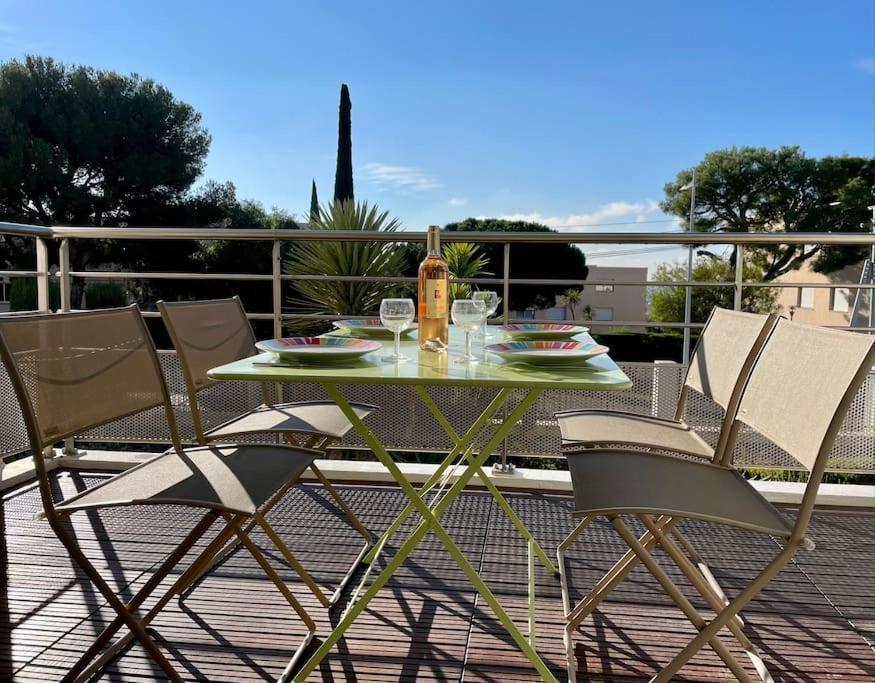 17 - Appartement Neuf, Parking Terrasse Et Jolie Vue Bandol Luaran gambar
